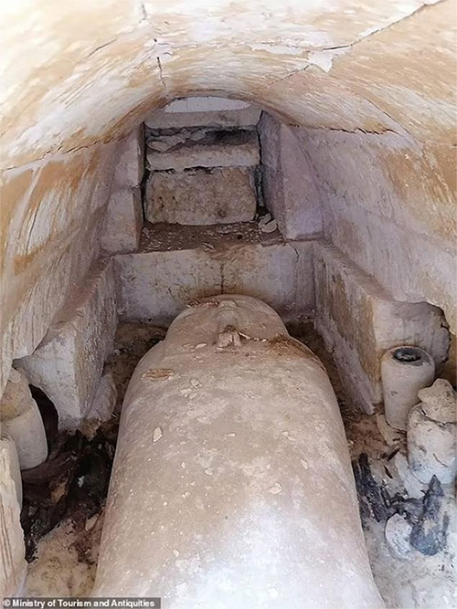 Xác ướp cặp nam nữ 2.500 tuổi có lưỡi vàng khiến kẻ trộm mộ cũng khiếp sợ