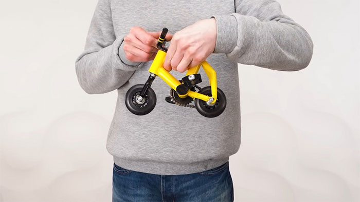 Xe đạp nhỏ nhất thế giới: Vừa lòng bàn tay nhưng đi được hằng ngày, chịu sức nặng tới 100kg