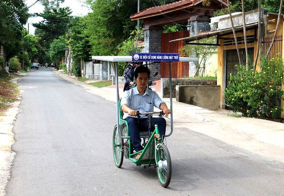 Xe lắc chạy bằng năng lượng mặt trời cho người khuyết tật