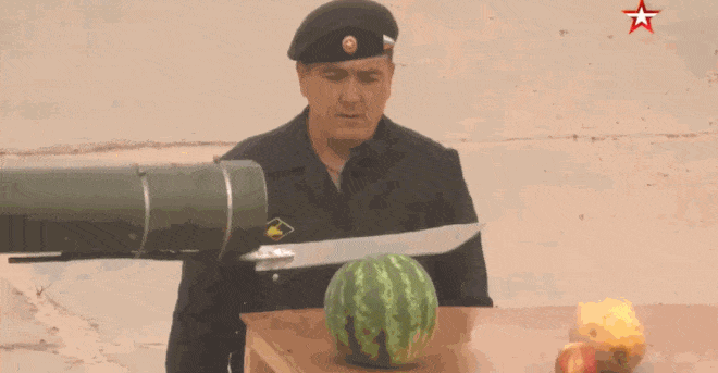 Xe tăng Nga biến thành máy gọt hoa quả khổng lồ