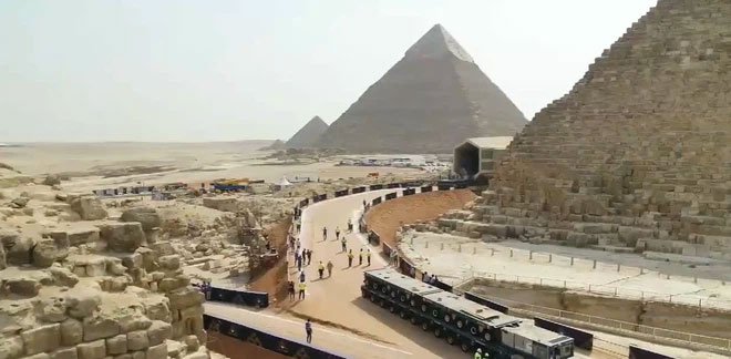 Xem quá trình di chuyển con thuyền gỗ lớn và lâu đời nhất ở Ai Cập