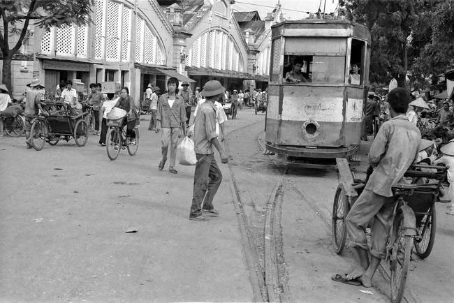 Xúc động với loạt ảnh đen trắng về Hà Nội năm 1989