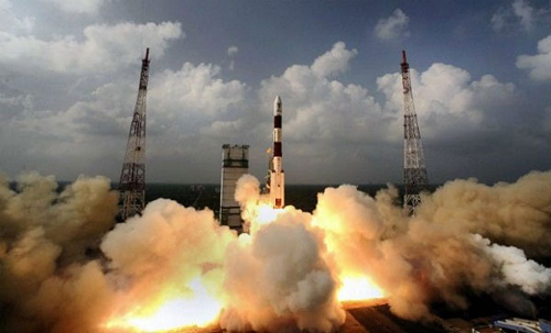 Ấn Độ phóng thành công 5 vệ tinh của Anh lên quỹ đạo Trái Đất