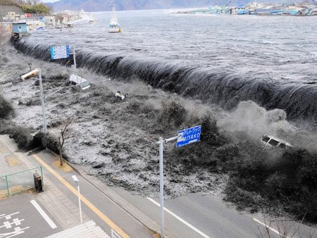 Ảnh độc về sóng thần kinh hoàng ở Nhật
