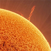 Ảnh tổng hợp cho thấy bề mặt rực lửa của Mặt trời