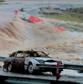 Australia huy động quân đội tham gia chống lũ lụt