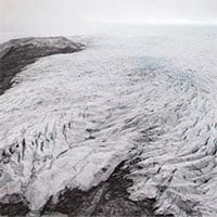 Băng ở Greenland tan chảy hàng loạt sau đợt nắng nóng kỷ lục