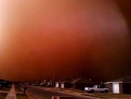Bão cát nghiêm trọng “nhuộm đỏ” bầu trời Texas