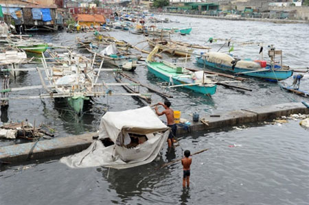 Bão lớn khiến 17 người Philippines thiệt mạng