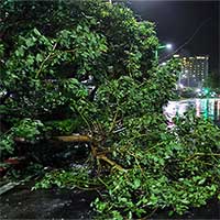 Bão Nakri gây mưa lớn, nhiều nơi mất điện