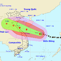 Bão số 10 tiến sát đất liền Hà Tĩnh - Quảng Bình