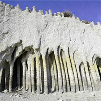 Bí ẩn loạt cột đá hình thành cách đây hàng trăm nghìn năm