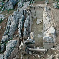 Bí ẩn sốc ở “tảng đá tình nhân”: Mộ đôi kiêm đài thiên văn 5.000 tuổi