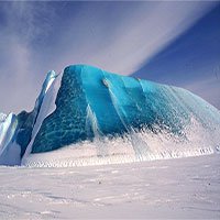 Bí ẩn về những tảng băng màu ngọc lục bảo quý hiếm ở Nam Cực