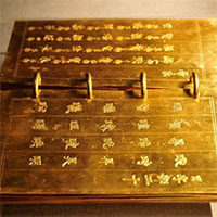 Bí mật nằm trong 13 trang sách bảo vật quốc gia bằng vàng ròng, nặng hơn 100 lượng
