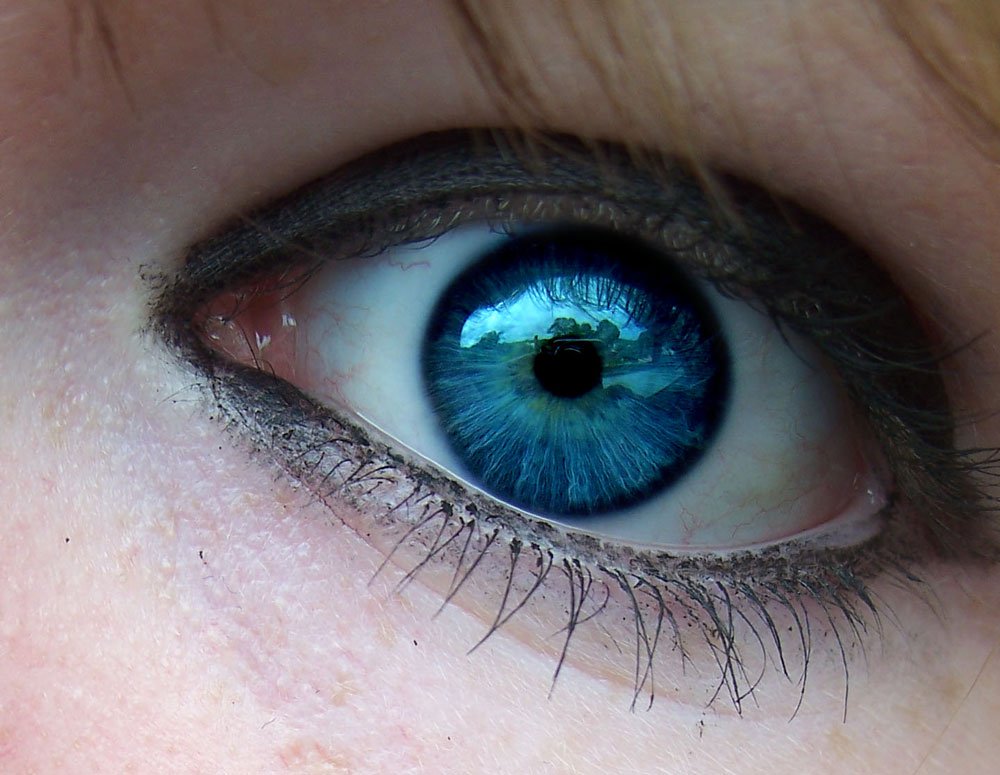 Biến mắt nâu thành mắt xanh trong 20 giây
