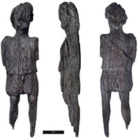 Bức tượng người kỳ quái làm bằng gỗ sồi niên đại 2.000 năm