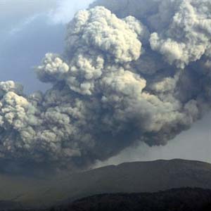 Bụi núi lửa hoành hành ở Nhật Bản