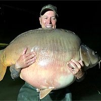 Cá chép khổng lồ nặng 51kg bất ngờ cắn câu cần thủ