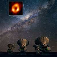 Các nhà thiên văn học vừa tìm thấy 1 lỗ đen siêu lớn đang cố gắng 