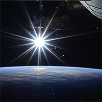 Các phi hành gia trên trạm vũ trụ có thể chứng kiến ​​Mặt trời mọc và lặn bao nhiêu lần mỗi ngày?