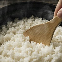 Cách nấu cơm để loại bỏ chất độc arsenic trong gạo