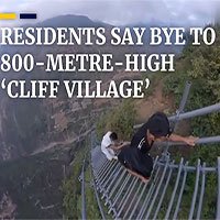Cảnh khó tin ở ngôi làng cheo leo trên vách núi, leo hơn 2500 bậc mới tới