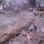 Cảnh lũ quét hoang tàn 12 người chết ở Sapa