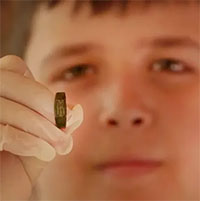 Cậu bé 13 tuổi suýt nung chảy chiếc nhẫn cổ 1.800 năm tuổi