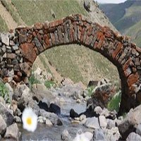 Cầu đá 300 năm biến mất khiến dân làng bối rối