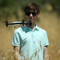 Chàng trai chế tạo drone vừa bay cực nhanh, vừa quay được video 4K
