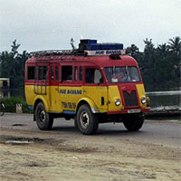 Chùm ảnh độc: Cận cảnh loại xe buýt lạ lùng ở Việt Nam năm 1996