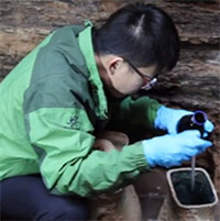 Chuyên gia tìm thấy chất lỏng lạ 3.000 năm tuổi trong mộ cổ