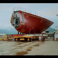 Chuyển khoang tàu nặng 285 tấn đến xưởng lắp ráp như thế nào