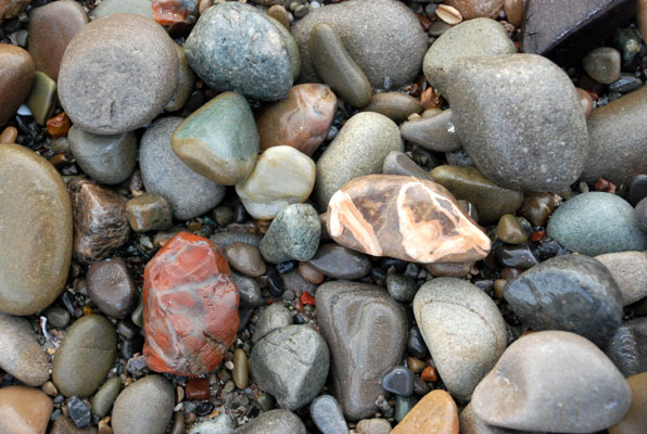 Coi chừng bỏng nặng vì đá từ bãi biển