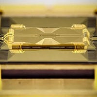 Công ty Mỹ phát triển chip lượng tử thủy tinh, giúp tăng sức mạnh chip lên hàng trăm qubit