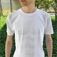 Công ty Nhật Bản phát minh ra loại áo phông đánh lừa thị giác, mặc lên là có body 6 múi