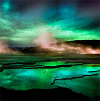 Cực quang kỳ ảo hòa cùng dòng nước ngầm Yellowstone