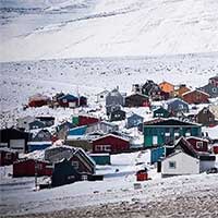 Cuộc sống tại thị trấn tận cùng cực bắc Trái đất, nơi người dân xây nhà trên những tảng băng đang tan dần