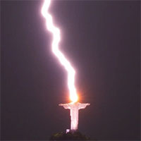 Đằng sau bức ảnh sét đánh tượng Chúa Jesus ở Brazil