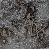 Đào hầm, phát hiện hài cốt 4.500 tuổi an nghỉ trong chiếc nồi