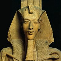 Đầu tượng thạch cao của vua Akhenaten được khai quật tại Ai Cập