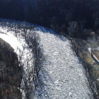 Điều gì đã xảy ra khi dòng sông bỗng nhiên đóng băng rồi 
