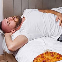 Điều gì xảy ra với hệ tiêu hóa khi nằm thẳng ngay sau khi ăn?