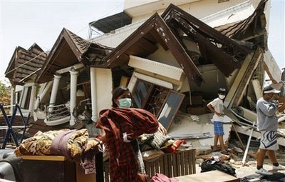 Động đất mạnh 6,2 độ richter rung chuyển Indonesia