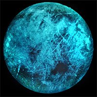 Giải mã hiện tượng phát sáng xanh trên mặt trăng sao Mộc
