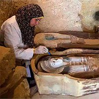 Hai xác ướp trong khu nghĩa trang cổ 4.500 tuổi ở Ai Cập