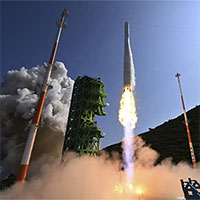 Hàn Quốc lần đầu phóng thành công tên lửa vũ trụ tự sản xuất