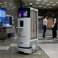 Hàn Quốc phát triển robot nhắc nhở giữ khoảng cách