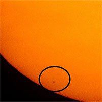 Hình ảnh đáng kinh ngạc: Sao Thủy đi qua giữa Trái đất và Mặt trời